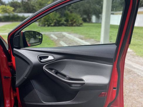 Used 2014 Ford Focus SE FWD image 21