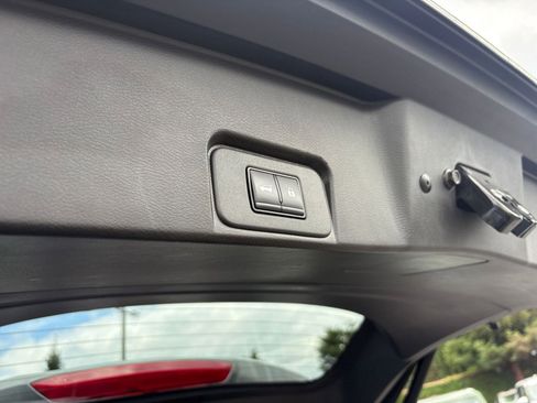 Used 2025 Nissan Rogue SV FWD image 23
