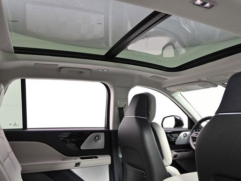 New 2026 Lincoln Aviator Reserve AWD/4WD image 17