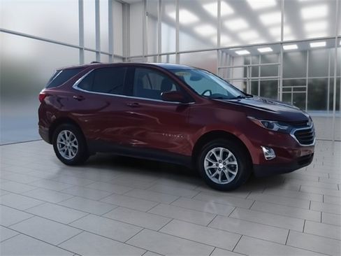 Used 2019 Chevrolet Equinox LT image 2