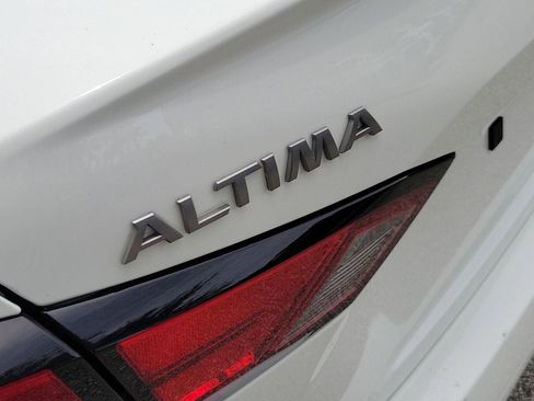 Used 2025 Nissan Altima 2.5 SV FWD image 6