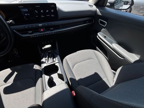 Used 2025 Kia K4 FWD image 35