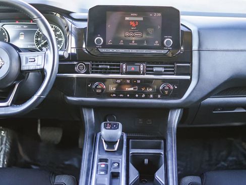 Used 2022 Nissan Pathfinder SV image 8