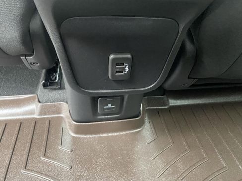 Used 2023 Chevrolet Equinox LT AWD/4WD image 25