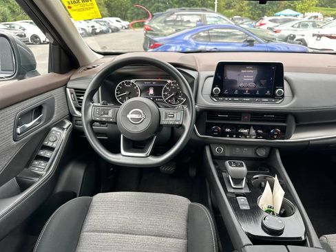 Used 2023 Nissan Rogue SV AWD/4WD image 12