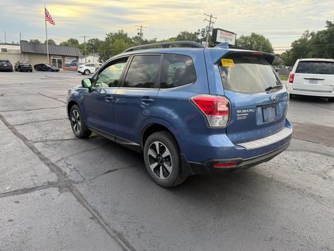 Used 2017 Subaru Forester 2.5i Limited AWD/4WD image 5