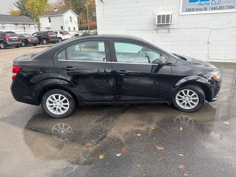 Used 2017 Chevrolet Sonic LT image 4