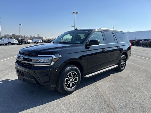 Used 2024 Ford Expedition Max XLT image 3
