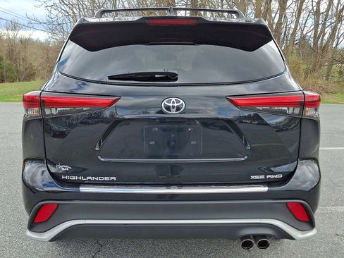 Used 2022 Toyota Highlander XSE image 5