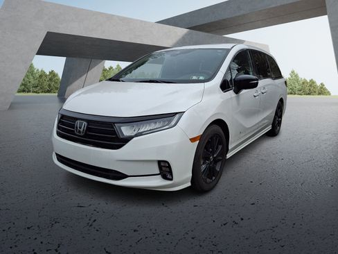 Used 2024 Honda Odyssey Sport image 3
