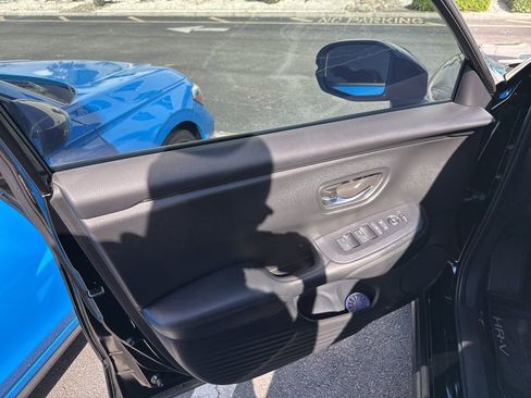 Used 2024 Honda HR-V LX image 7