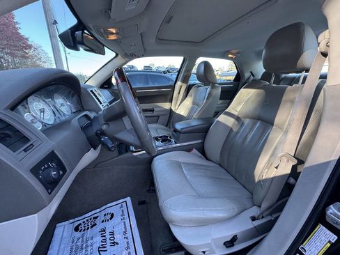 Used 2009 Chrysler 300 C image 9