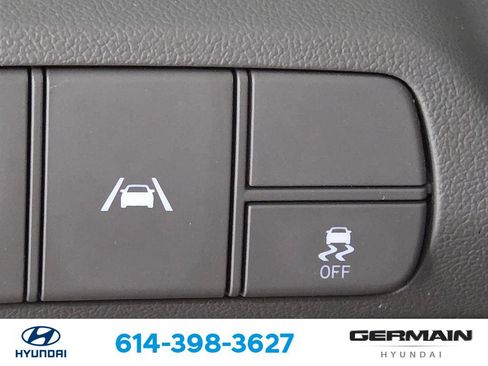 Used 2023 Hyundai Elantra SEL w/ Preferred Accessory Package FWD image 32