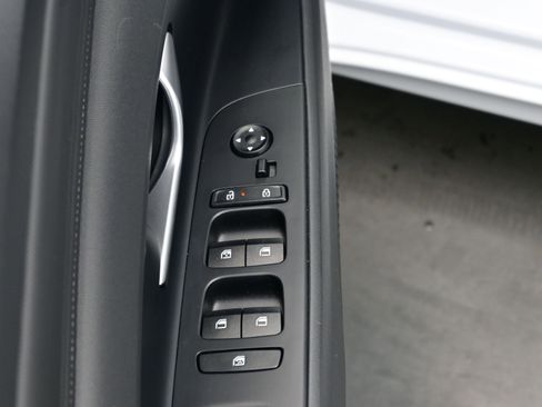 Certified 2025 Hyundai Elantra Limited image 10