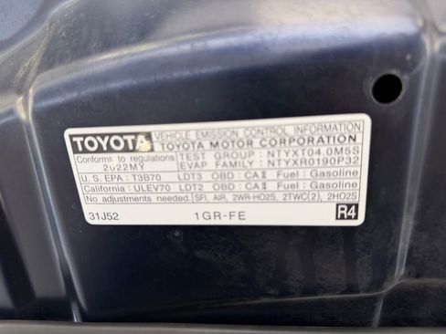 Used 2022 Toyota 4Runner SR5 Premium w/ Moonroof Package RWD image 36