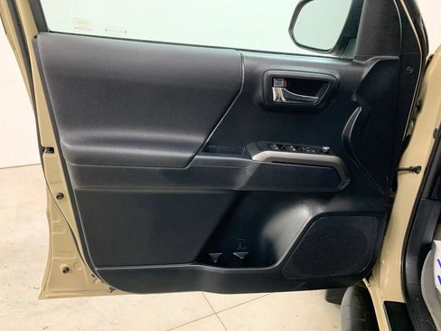 Used 2016 Toyota Tacoma TRD Sport w/ Premium & Technology Package AWD/4WD image 18