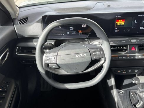 Used 2025 Kia K4 FWD image 28