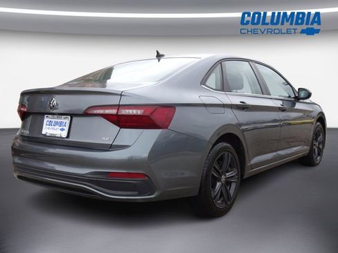 Used 2022 Volkswagen Jetta SE image 3
