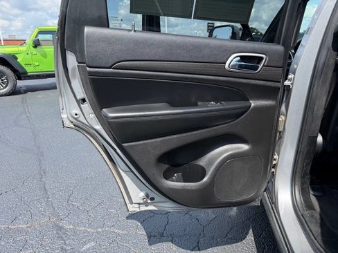 Used 2018 Jeep Grand Cherokee Laredo AWD/4WD image 14