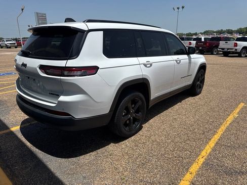 Used 2024 Jeep Grand Cherokee L Limited w/ Black Appearance Package RWD image 3