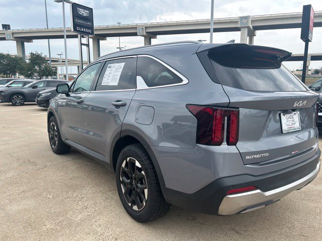 Used 2025 Kia Sorento S FWD image 6