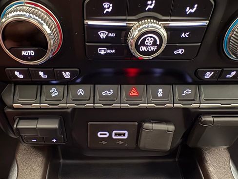 Used 2020 GMC Sierra 1500 SLT AWD/4WD image 18