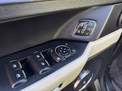 Used 2019 Ford Expedition Platinum image 14