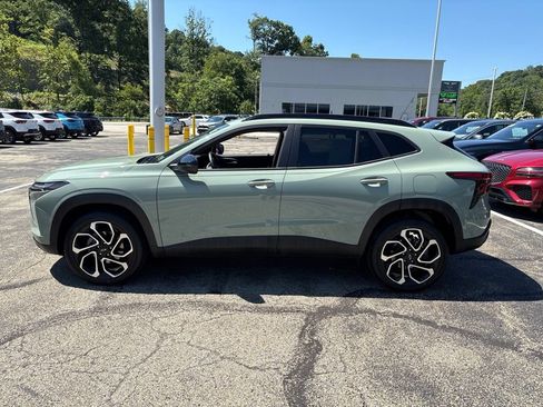 Certified 2024 Chevrolet Trax RS w/ Sunroof Package FWD image 2
