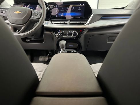 Used 2025 Chevrolet Trax LT image 35