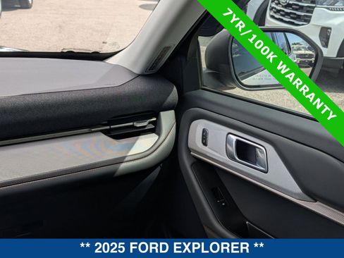 Certified 2025 Ford Explorer Active image 19