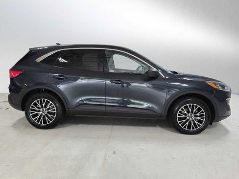 Used 2022 Ford Escape SE w/ Convenience Package FWD image 2