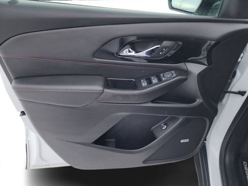 Used 2023 Chevrolet Traverse RS FWD image 18