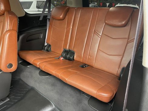 Used 2015 Cadillac Escalade ESV Premium image 23