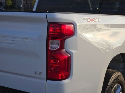 Used 2022 Chevrolet Silverado 1500 LT AWD/4WD image 13