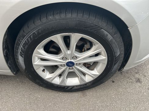 Used 2014 Ford Fusion SE w/ Equipment Group 202A image 5