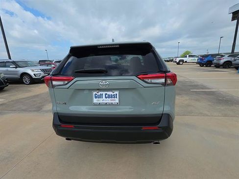 Used 2019 Toyota RAV4 XLE w/ Convenience Package FWD image 7