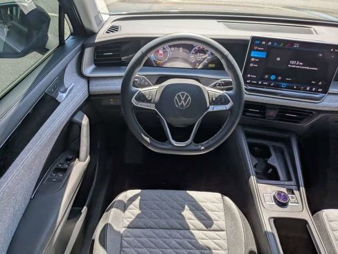 Used 2025 Volkswagen Tiguan S image 16