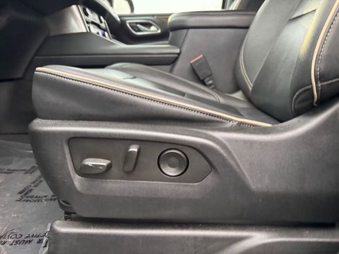 Used 2022 Chevrolet Suburban Premier image 16