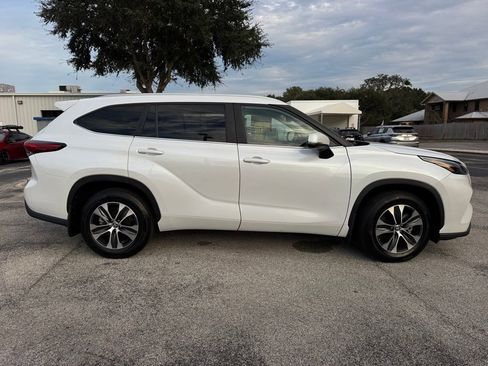 Used 2023 Toyota Highlander XLE image 10