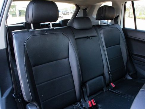 Used 2020 Volkswagen Tiguan SE w/ Panoramic Sunroof Package image 36