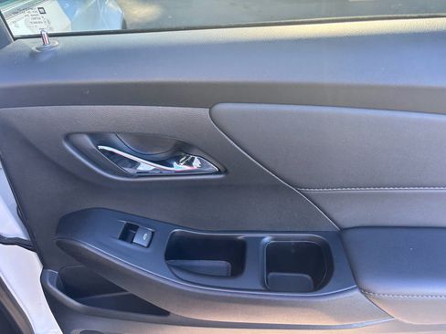 Used 2023 Chevrolet Traverse LT image 39