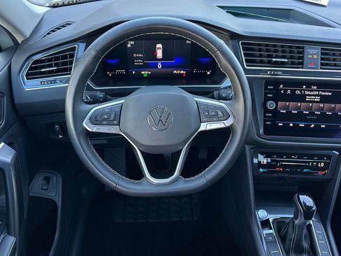 Used 2022 Volkswagen Tiguan SE image 14