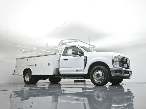 New 2025 Ford F350 XL w/ XL Chrome Package RWD image 3
