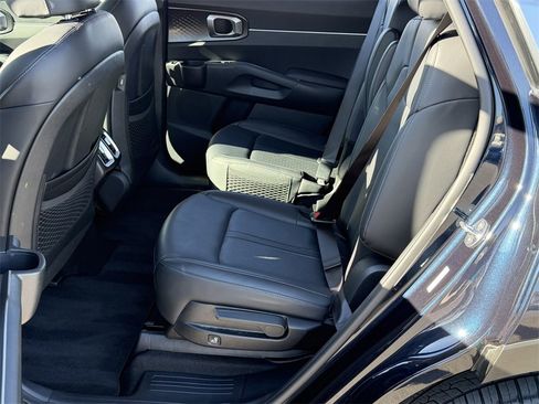 Used 2022 Kia Sorento S image 21