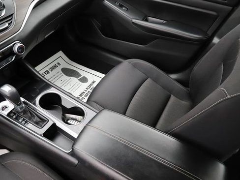 Used 2024 Nissan Altima 2.5 SV image 25