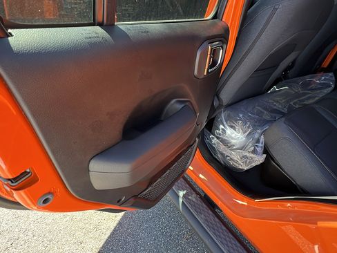 New 2025 Jeep Gladiator Sport image 17