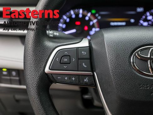 Used 2023 Toyota Highlander L image 14