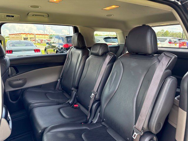 Used 2025 Kia Carnival FWD image 28