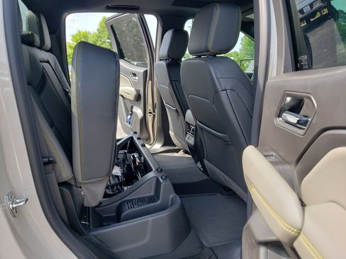 New 2026 Chevrolet Colorado ZR2 w/ Technology Package AWD/4WD image 32