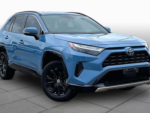 Used 2022 Toyota RAV4 SE AWD/4WD image 3